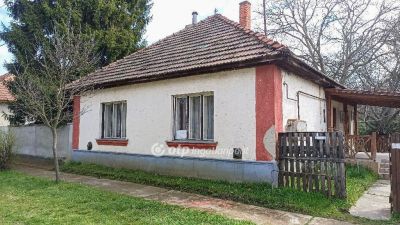 Eladó családi ház Jászfényszaru