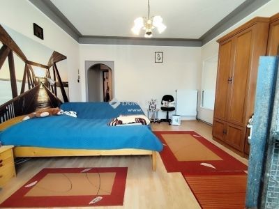 Eladó családi ház Budapest