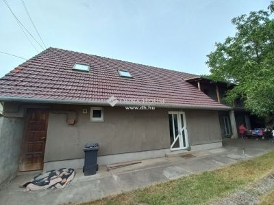 Eladó családi ház Áporka
