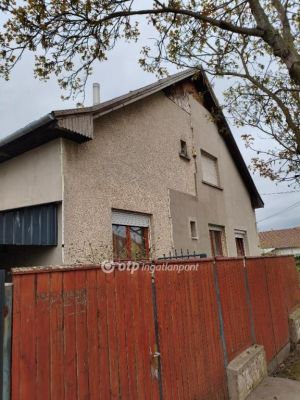 Eladó családi ház Budapest