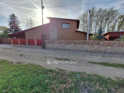 Eladó családi ház Tiszajenő