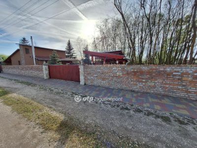 Eladó családi ház Tiszajenő