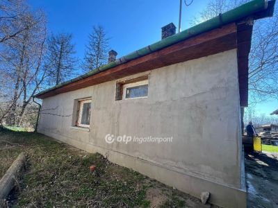 Eladó tanya Újszilvás