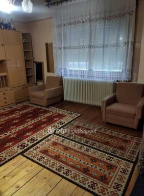 Eladó családi ház Lakitelek