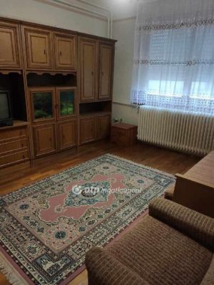 Eladó családi ház Lakitelek