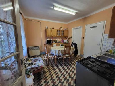 Eladó családi ház Jászfényszaru