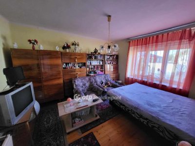 Eladó családi ház Jászfényszaru