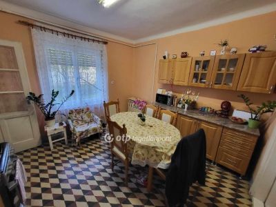 Eladó családi ház Jászfényszaru