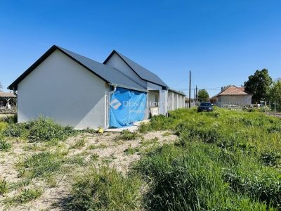 Eladó családi ház Tápiószentmárton
