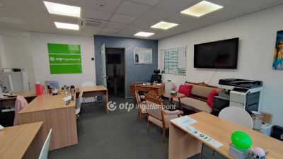 Kiadó irodahelység irodaházban Győr