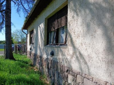 Eladó családi ház Karácsond