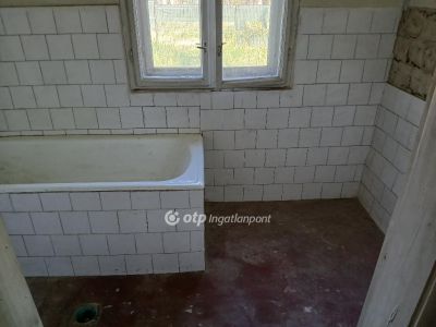 Eladó családi ház Karácsond