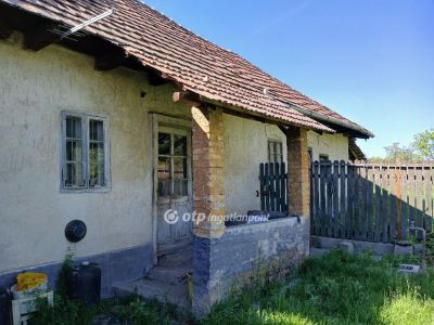 Eladó családi ház Karácsond