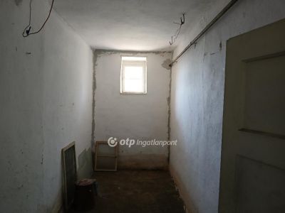 Eladó családi ház Karácsond