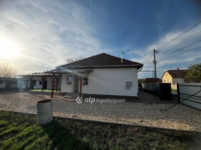 Eladó családi ház Szentistván