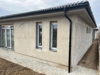Eladó ikerház Apagy