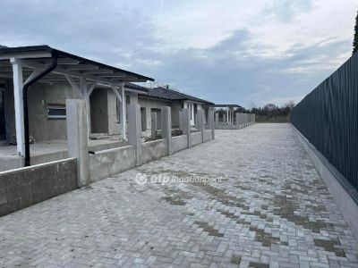 Eladó ikerház Apagy