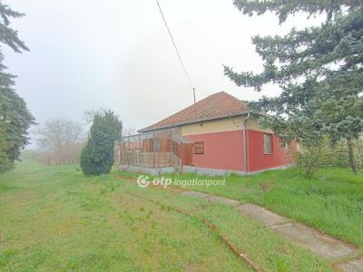 Eladó családi ház Nyírkarász