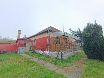 Eladó családi ház Nyírkarász