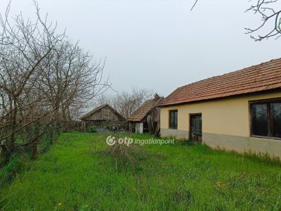 Eladó családi ház Nyírkarász