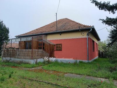 Eladó családi ház Nyírkarász