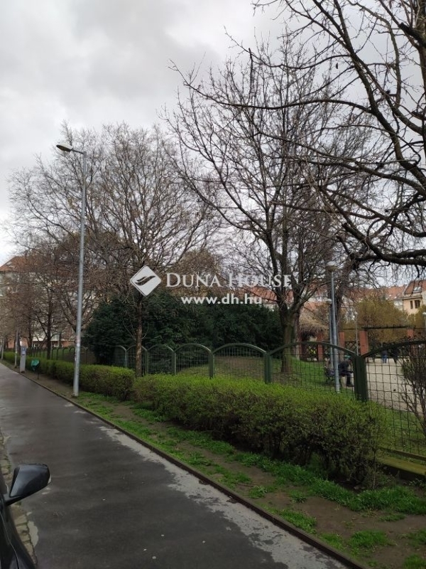 Kiadó egyedi garázs Budapest