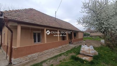Eladó családi ház Úri