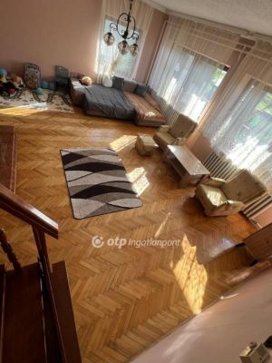 Eladó családi ház Törtel