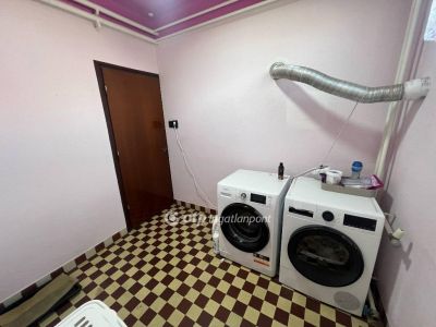 Eladó családi ház Törtel