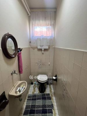 Eladó családi ház Törtel
