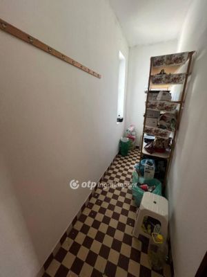 Eladó családi ház Törtel