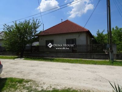 Eladó családi ház Érd