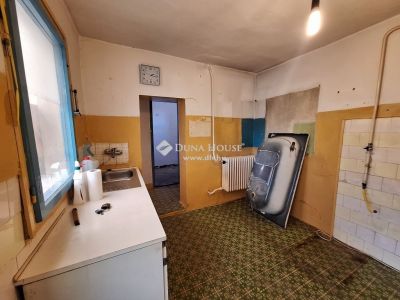 Eladó családi ház Oroszlány
