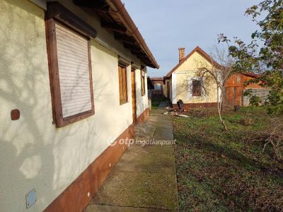 Eladó családi ház Csanytelek