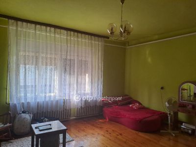 Eladó családi ház Makó