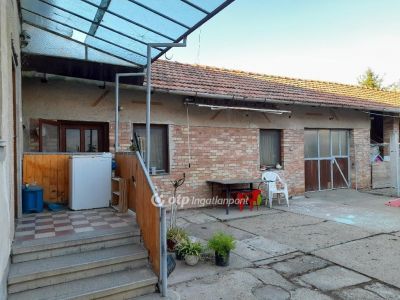 Eladó családi ház Szeged