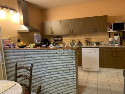 Eladó családi ház Érd