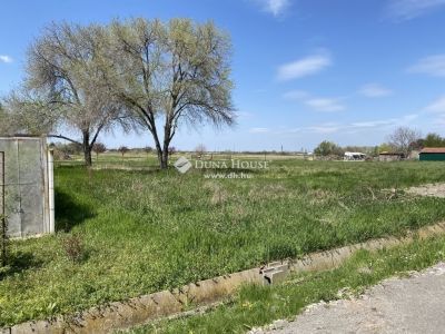 Eladó lakóövezeti telek Szeged
