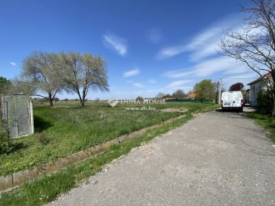 Eladó lakóövezeti telek Szeged