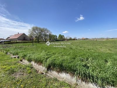 Eladó lakóövezeti telek Szeged