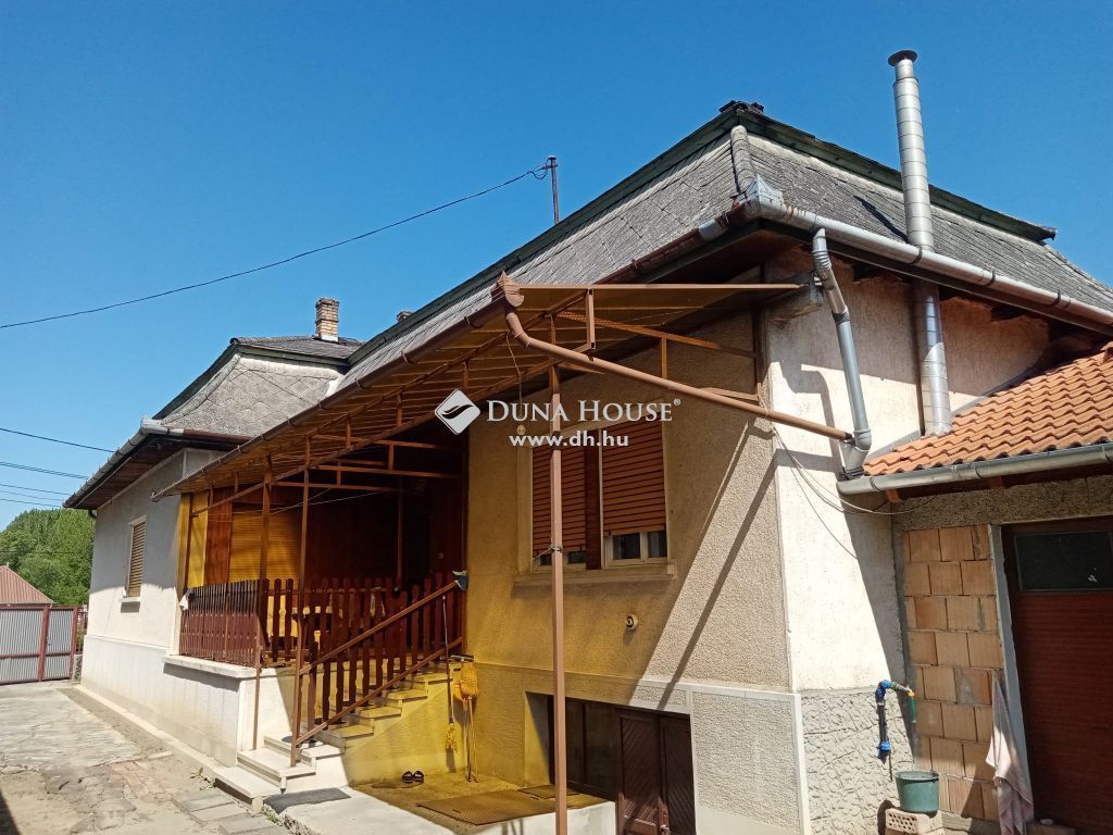 Eladó családi ház Tura