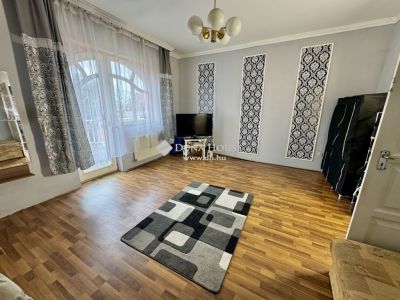 Eladó családi ház Budapest