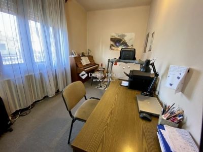 Eladó családi ház Budapest