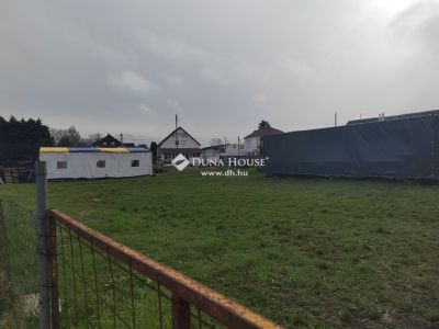 Eladó lakóövezeti telek Kartal