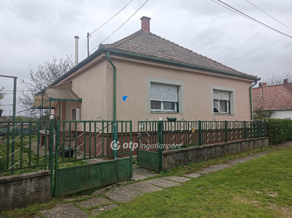 Eladó családi ház Simontornya