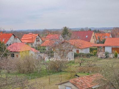 Eladó családi ház Gárdony