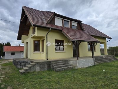 Eladó családi ház Vác