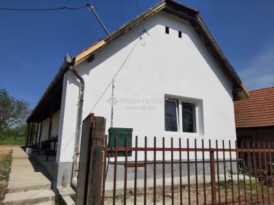 Eladó családi ház Tura