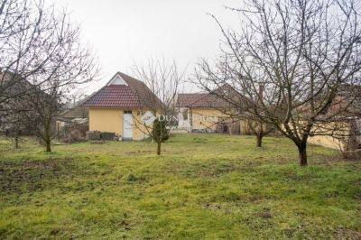 Eladó családi ház Dány
