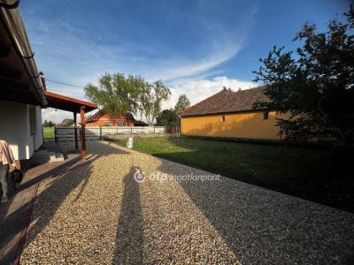 Eladó családi ház Szentistván